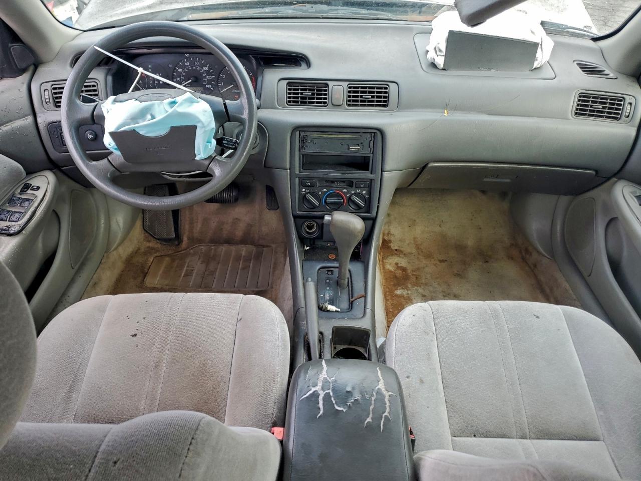 Toyota Camry Ce Image 11