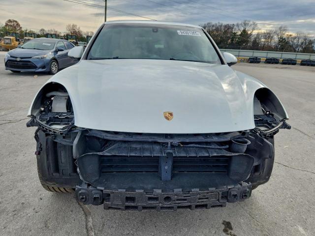 Porsche Cayenne Image 6