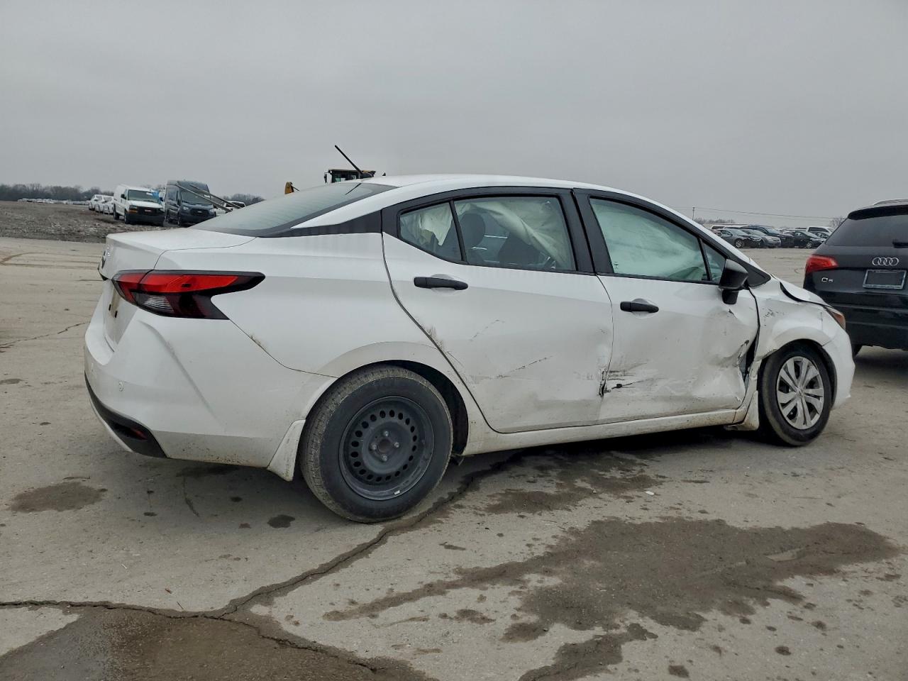 Nissan Versa S Image 8