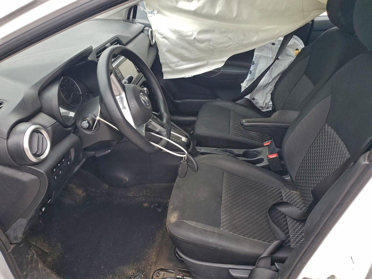 Nissan Versa S Image 4