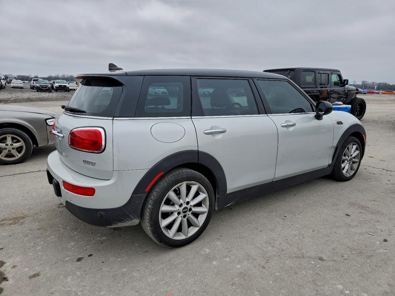 MINI Cooper Clubman Image 2