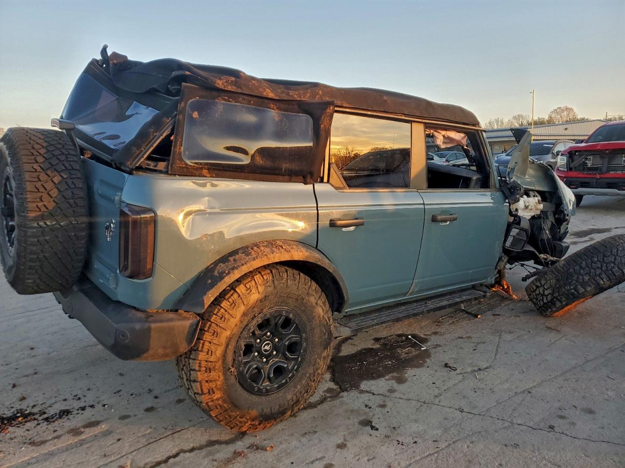 Ford Bronco Base Image 4