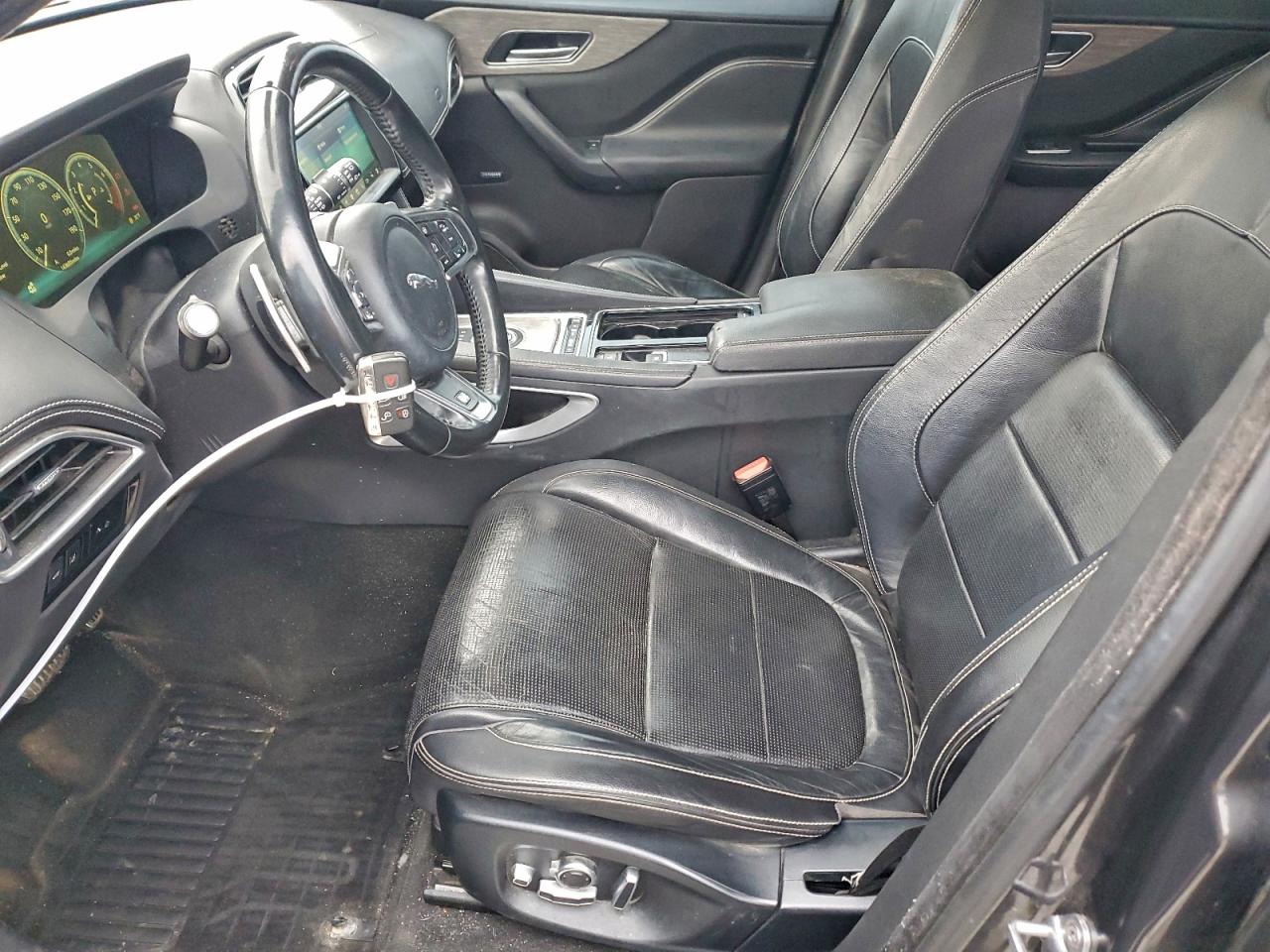 Jaguar F-PACE S Image 5