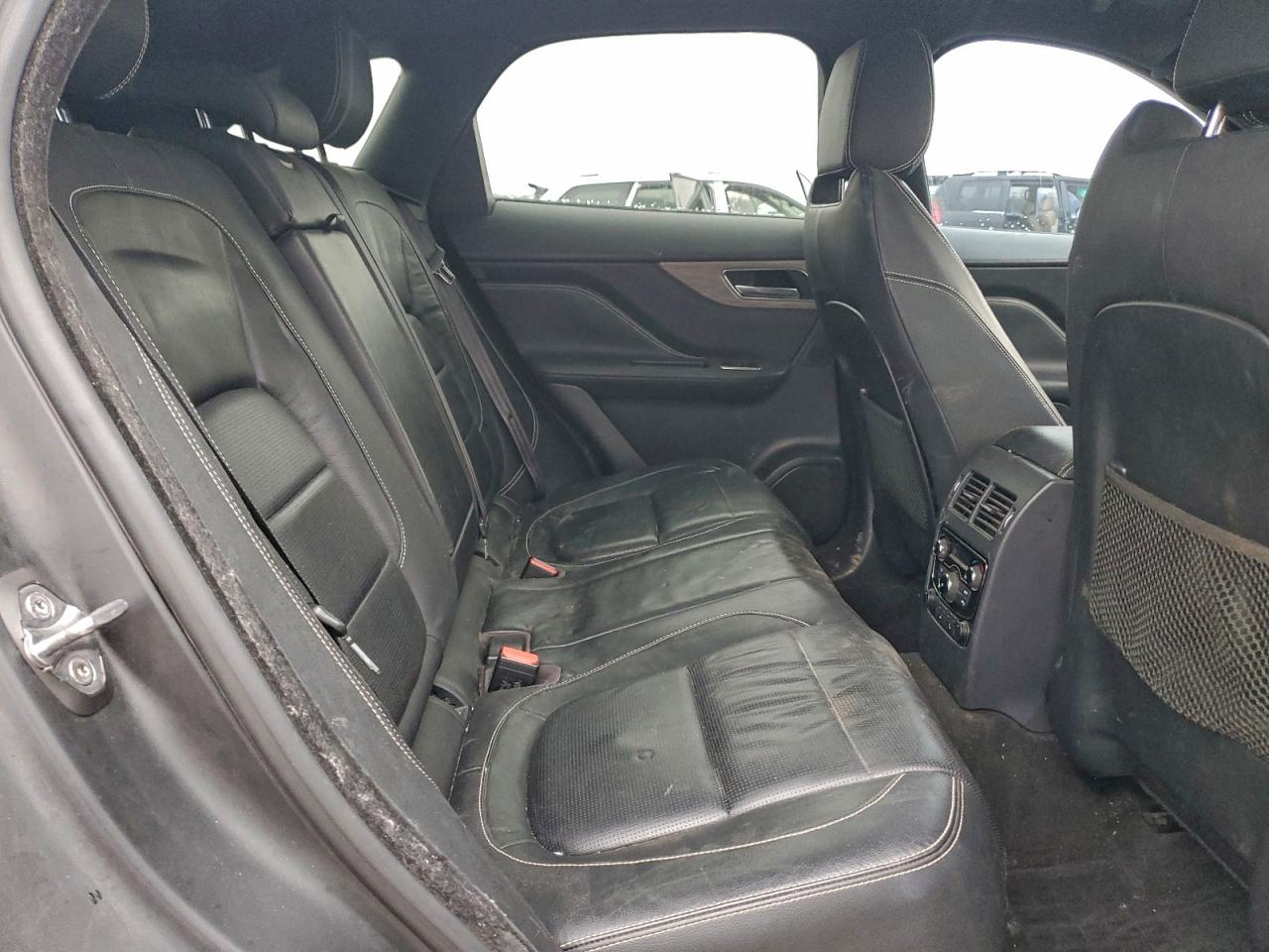 Jaguar F-PACE S Image 11