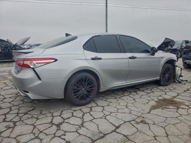 Toyota Camry Se Image 8