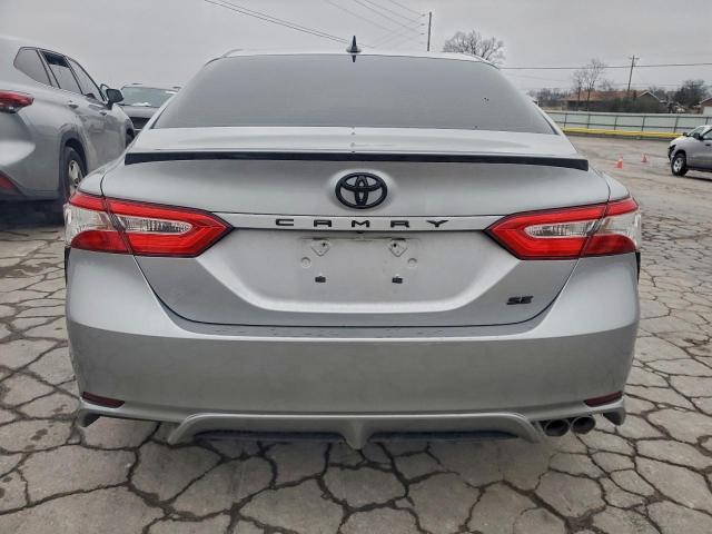 Toyota Camry Se Image 9