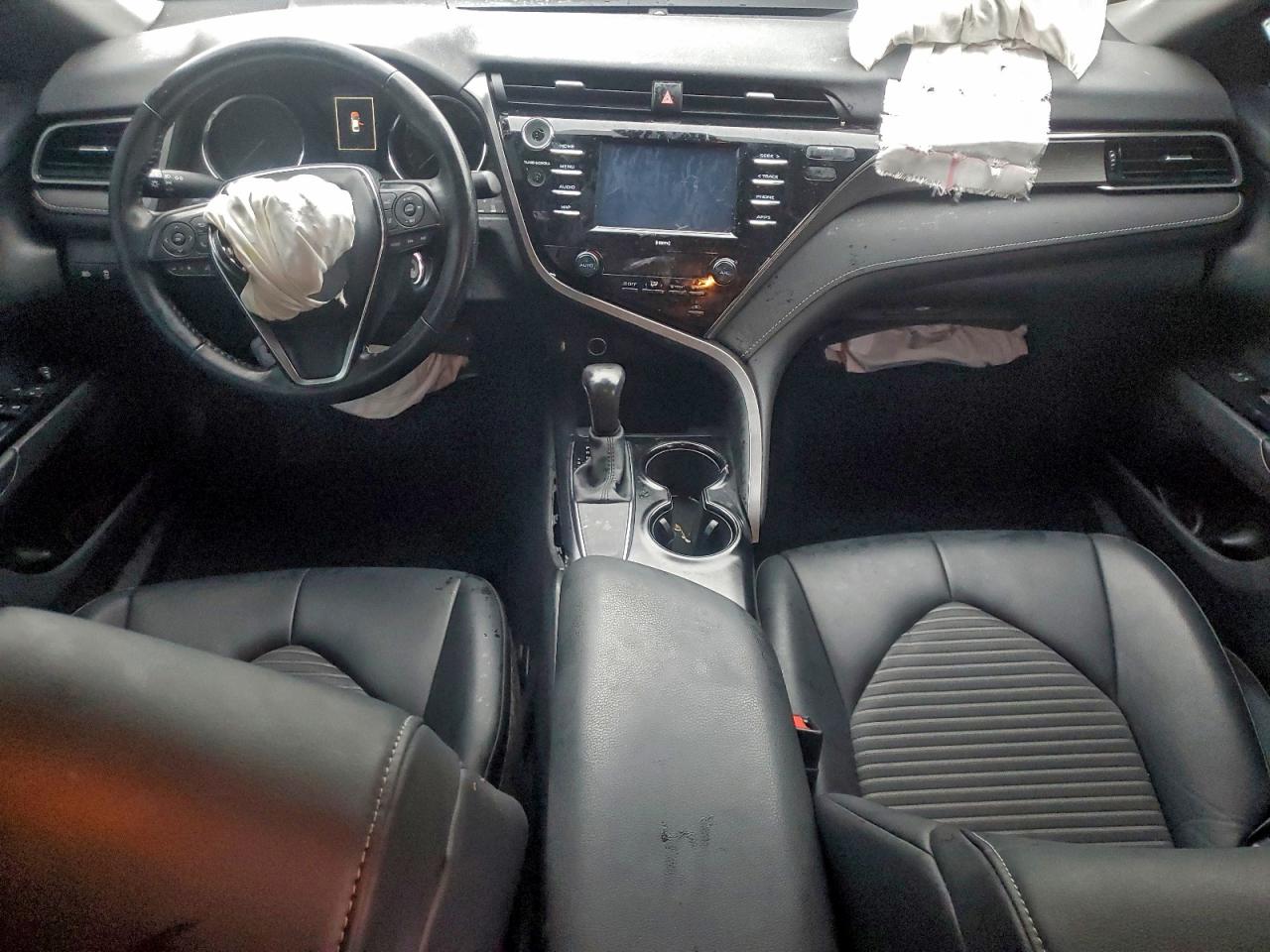 Toyota Camry Se Image 4