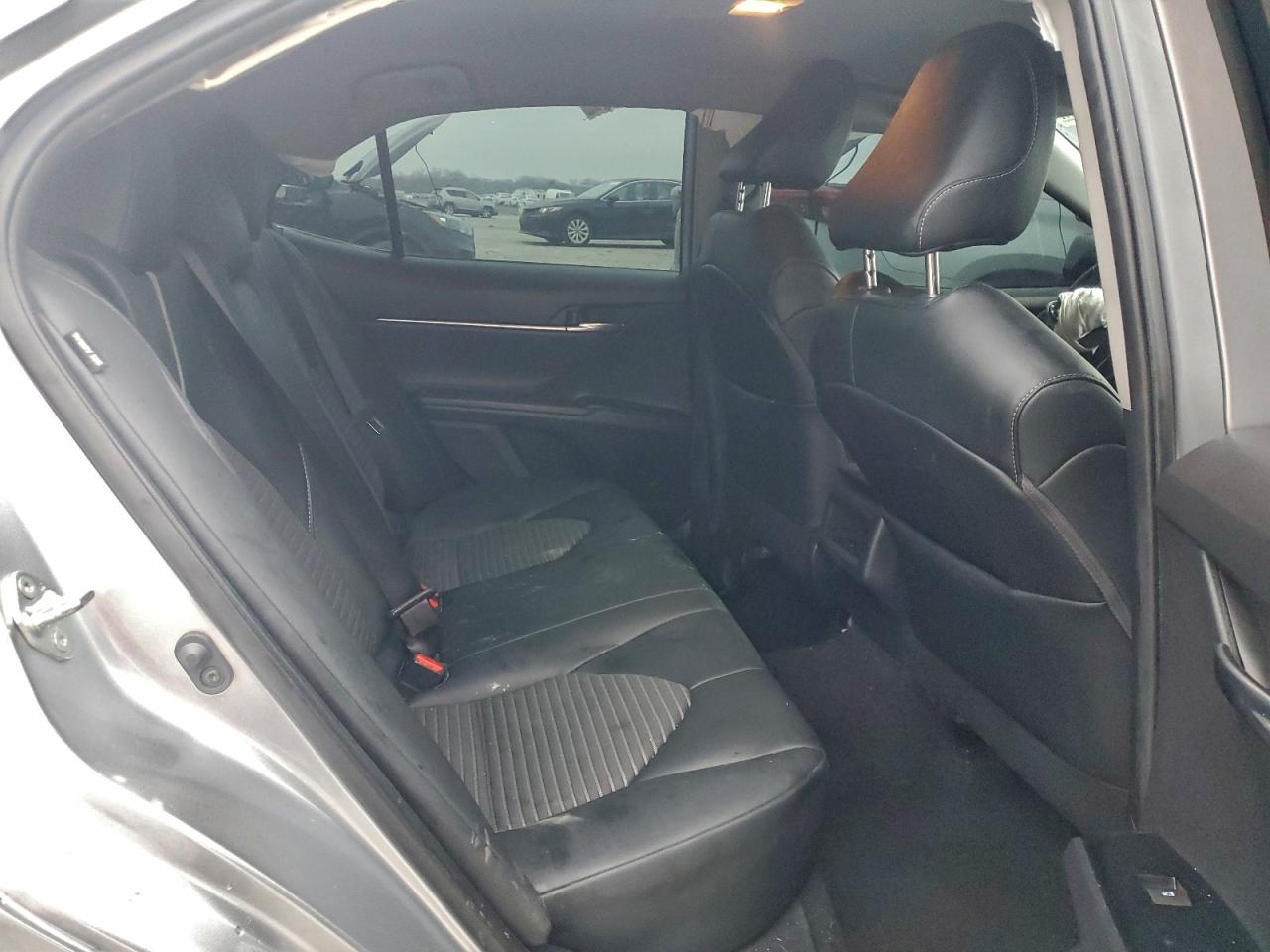 Toyota Camry Se Image 5