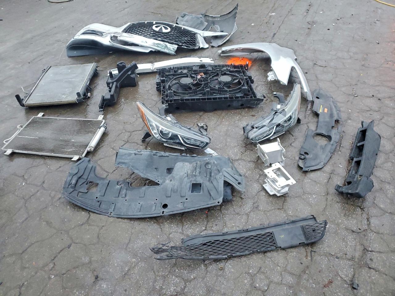 INFINITI Qx Luxe Image 3