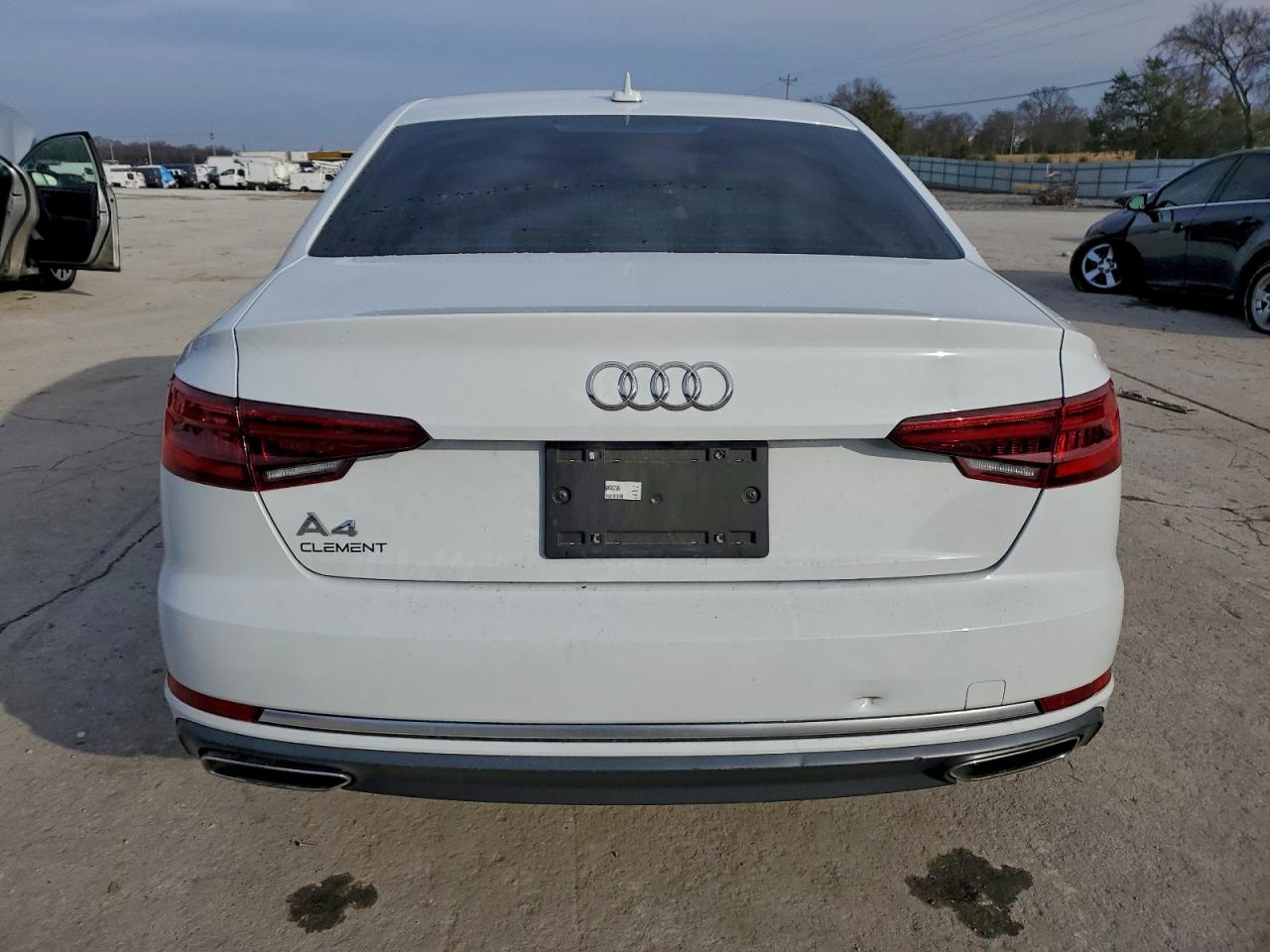 Audi A4 Premium Image 8