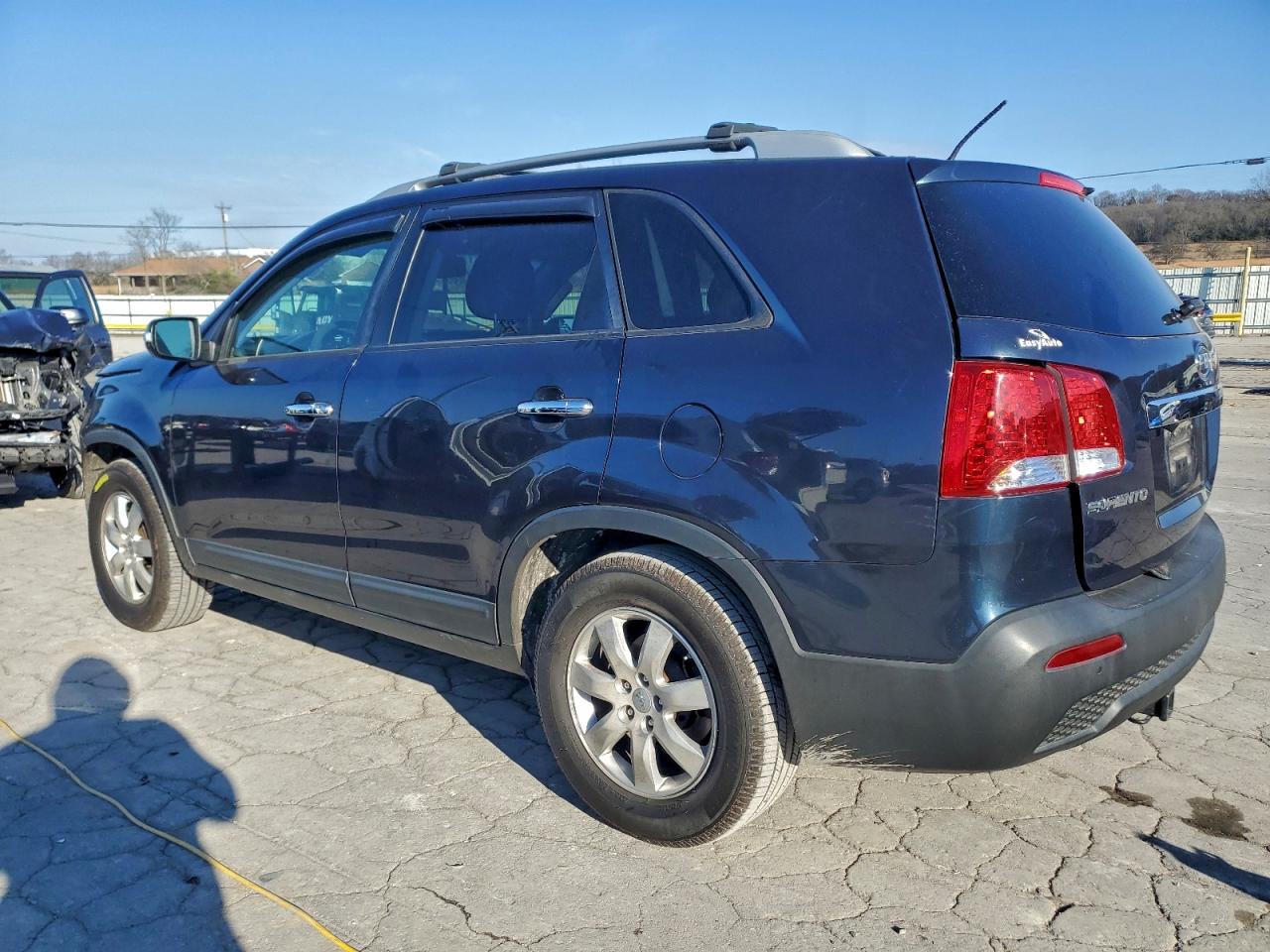 Kia Sorento Base Image 2