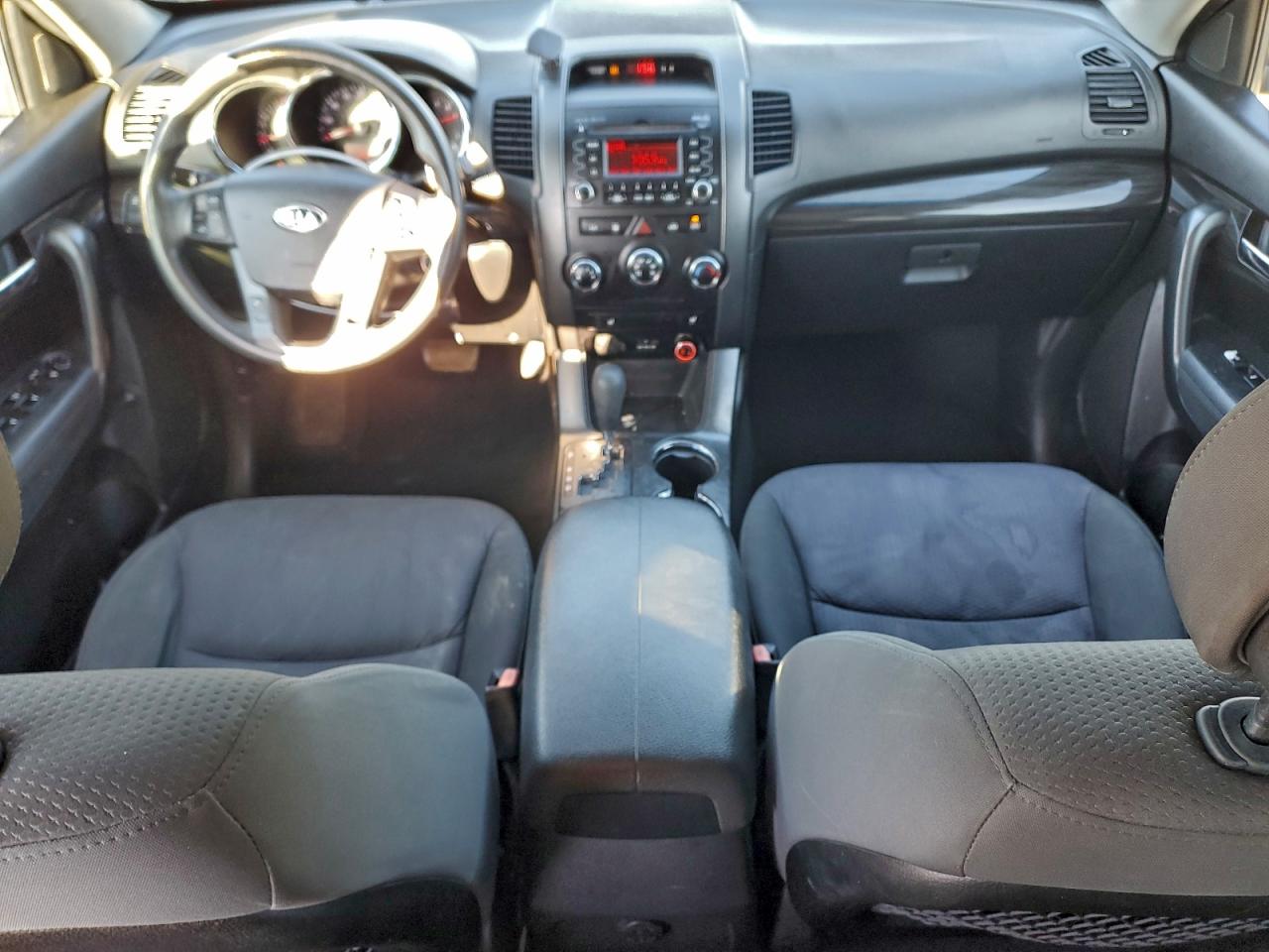 Kia Sorento Base Image 6