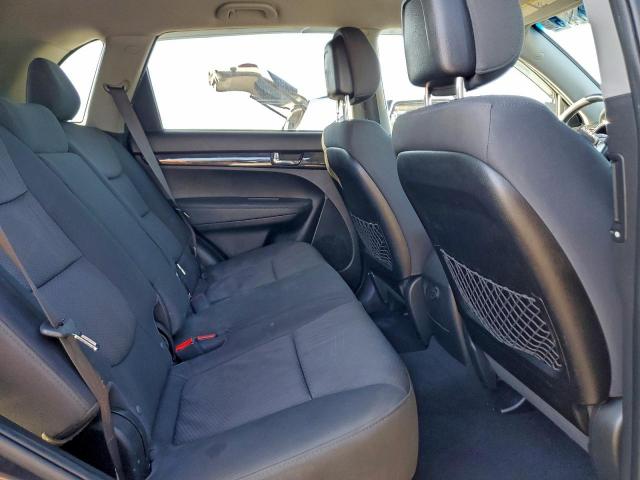 Kia Sorento Base Image 10