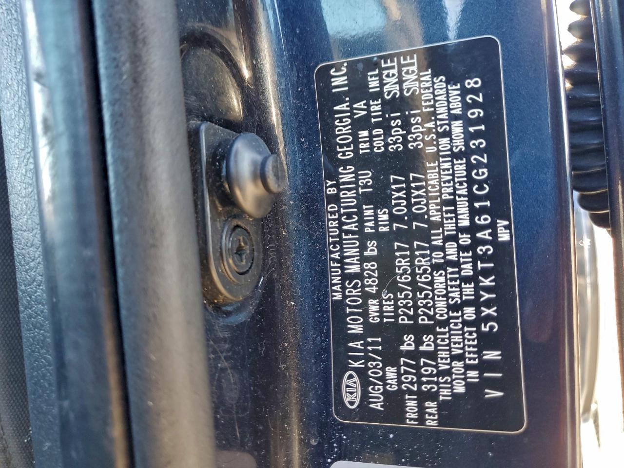 Kia Sorento Base Image 11