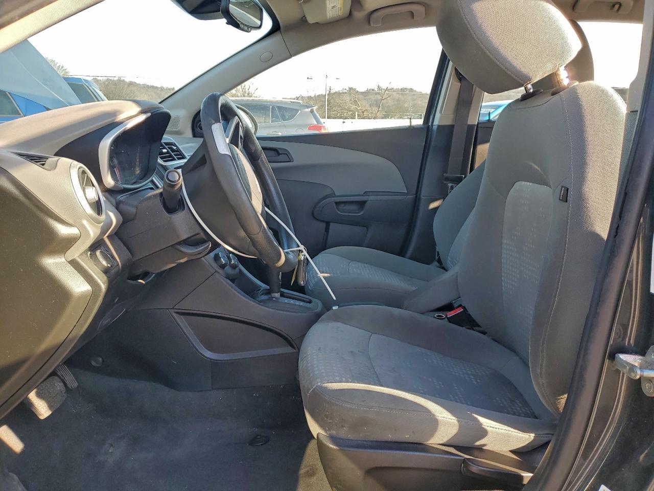 Chevrolet Sonic Image 3