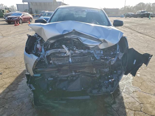 Toyota Corolla L Image 8