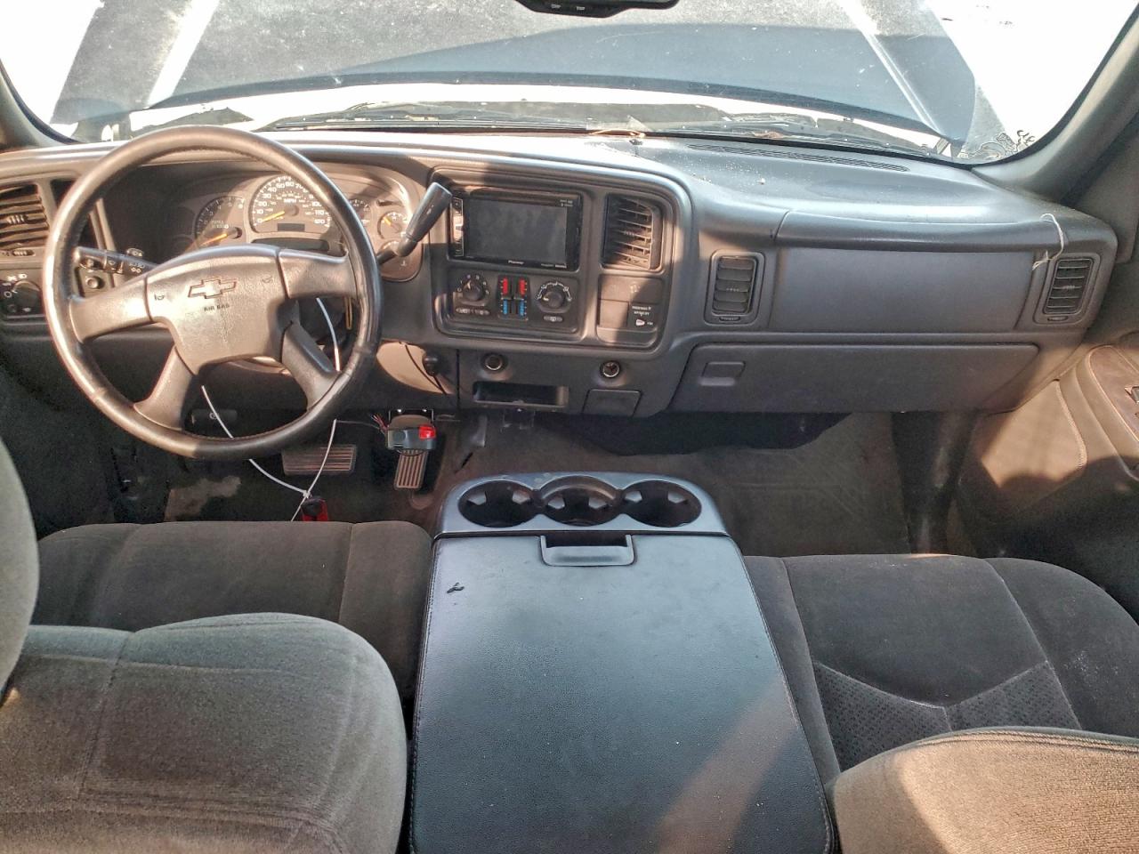 Chevrolet Silverado K2500 Heavy Duty Image 3