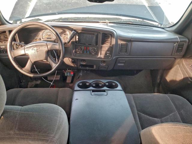 Chevrolet Silverado K2500 Heavy Duty Image 3