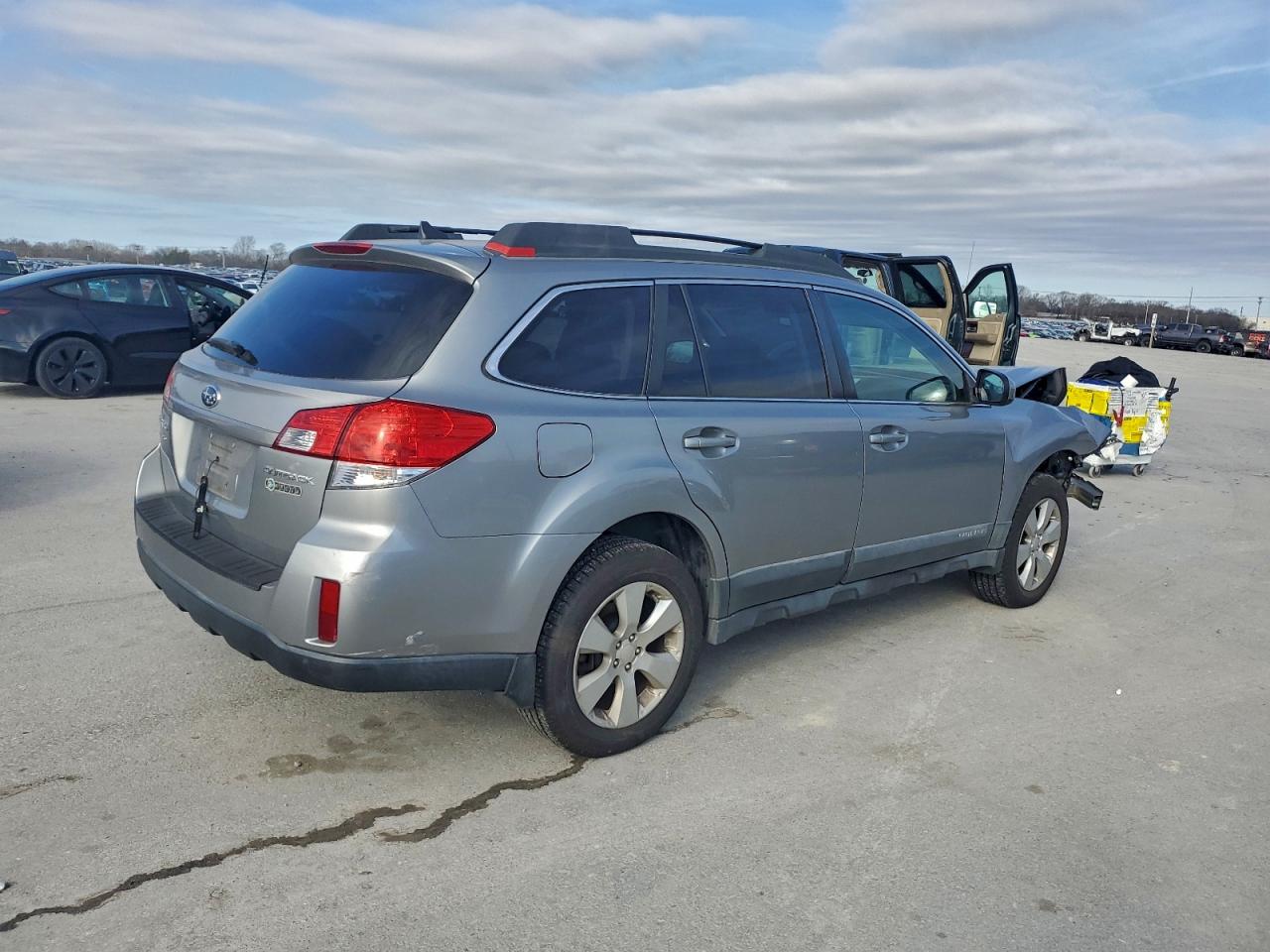 Subaru Outback 2.5i Limited Image 2