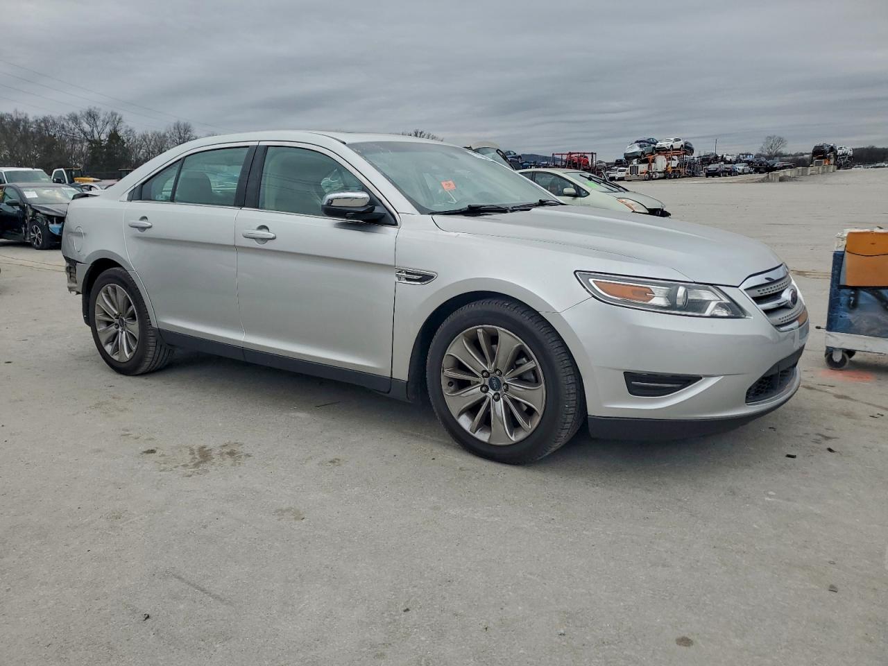 Ford Taurus Limited Image 9