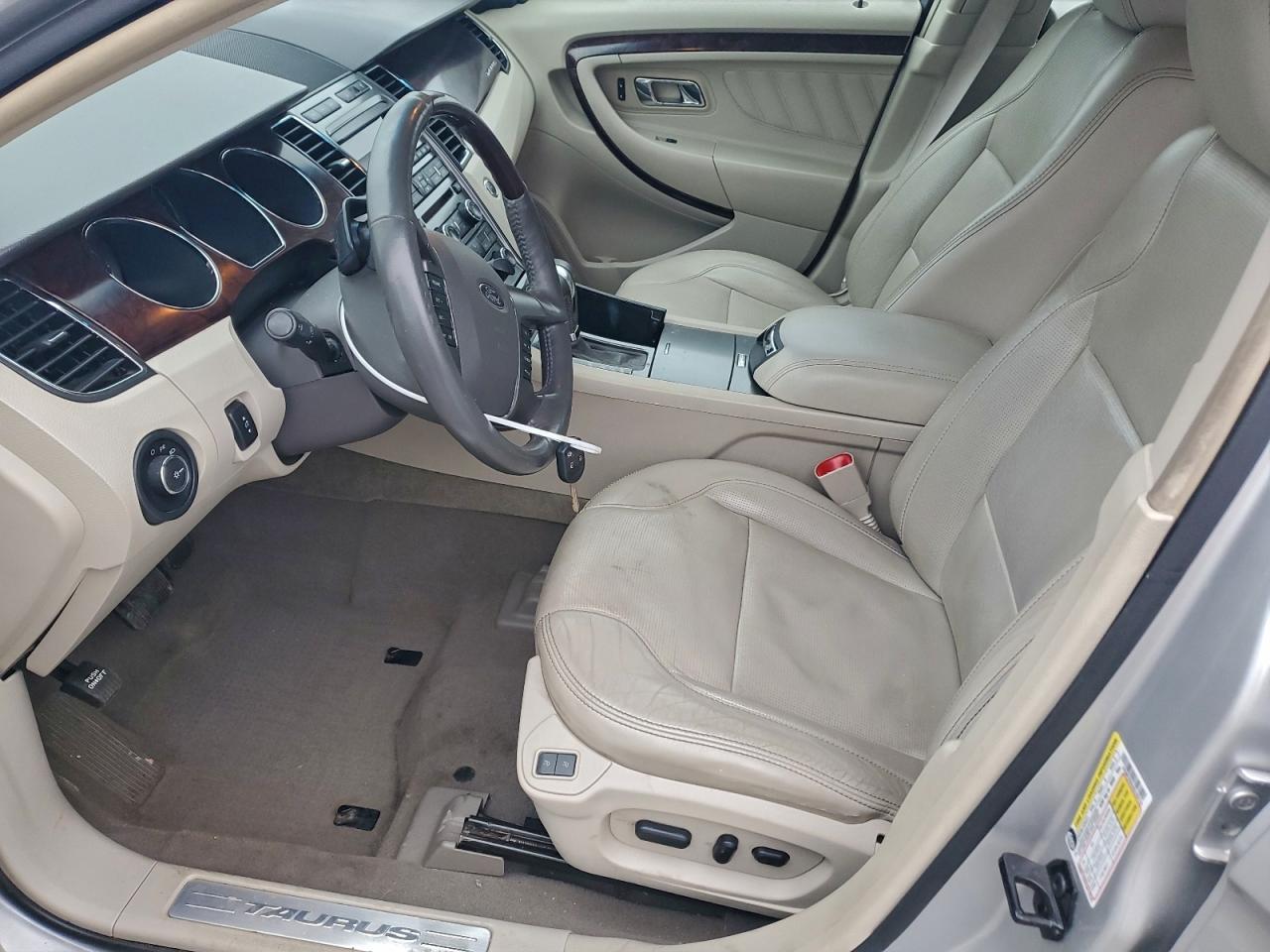 Ford Taurus Limited Image 7