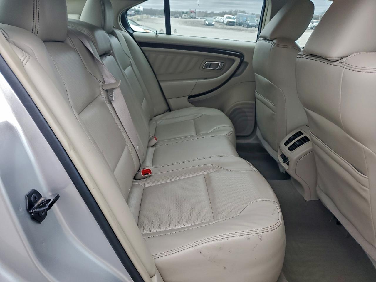 Ford Taurus Limited Image 6