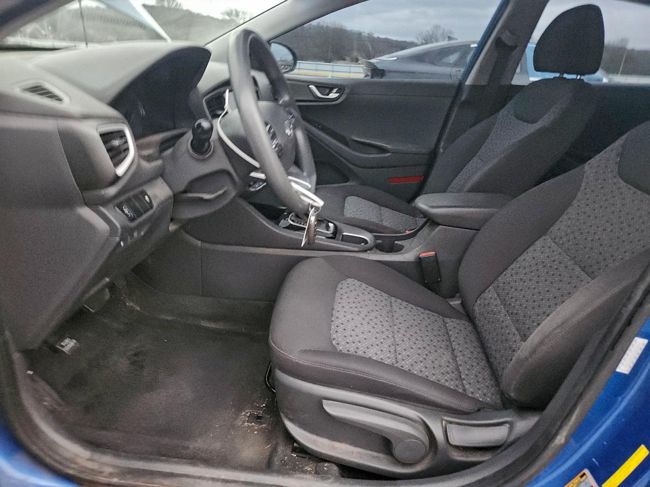 Hyundai Ioniq Blue Image 12