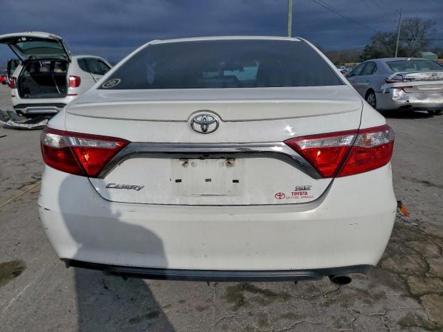 Toyota Camry Le Image 6