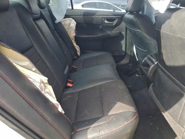 Toyota Camry Le Image 10