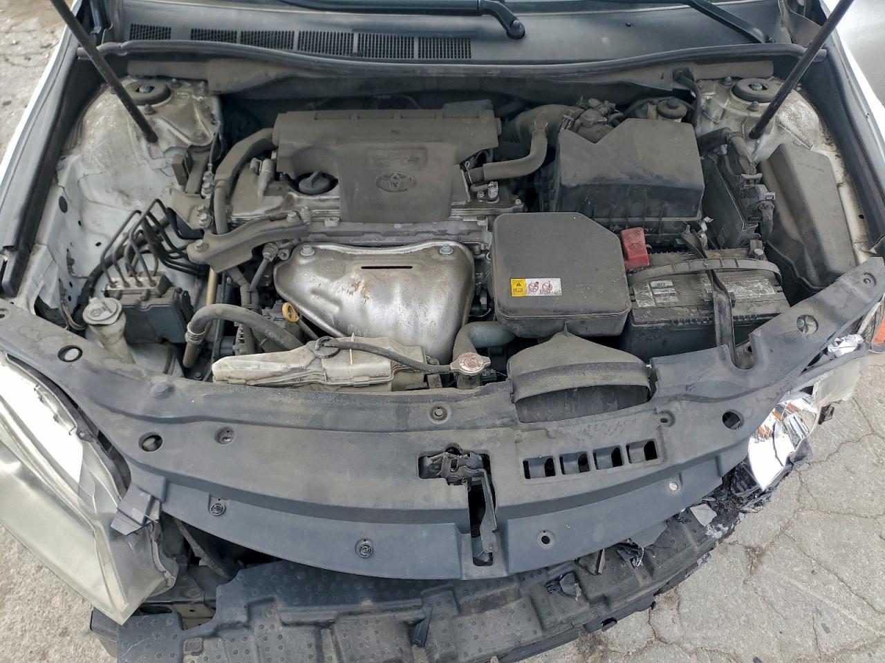 Toyota Camry Le Image 9