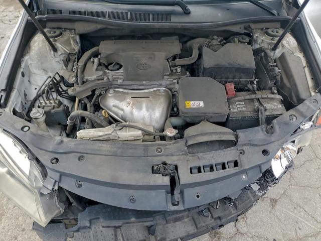 Toyota Camry Le Image 9