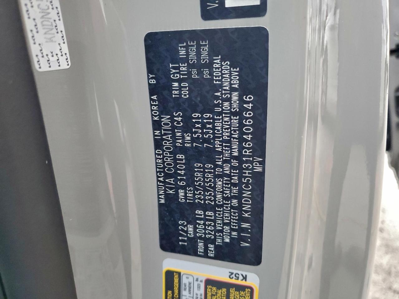 Kia Carnival Ex Image 11