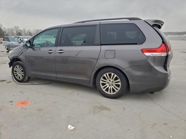 Toyota Sienna Xle Image 5