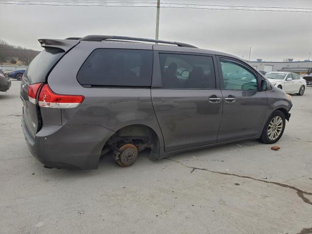 Toyota Sienna Xle Image 7