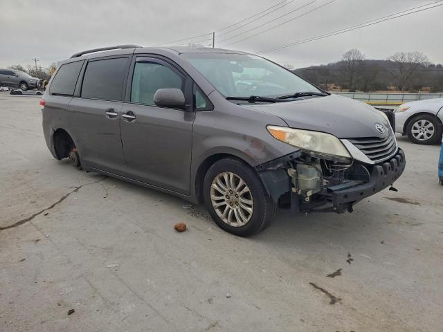 Toyota Sienna Xle Image 3