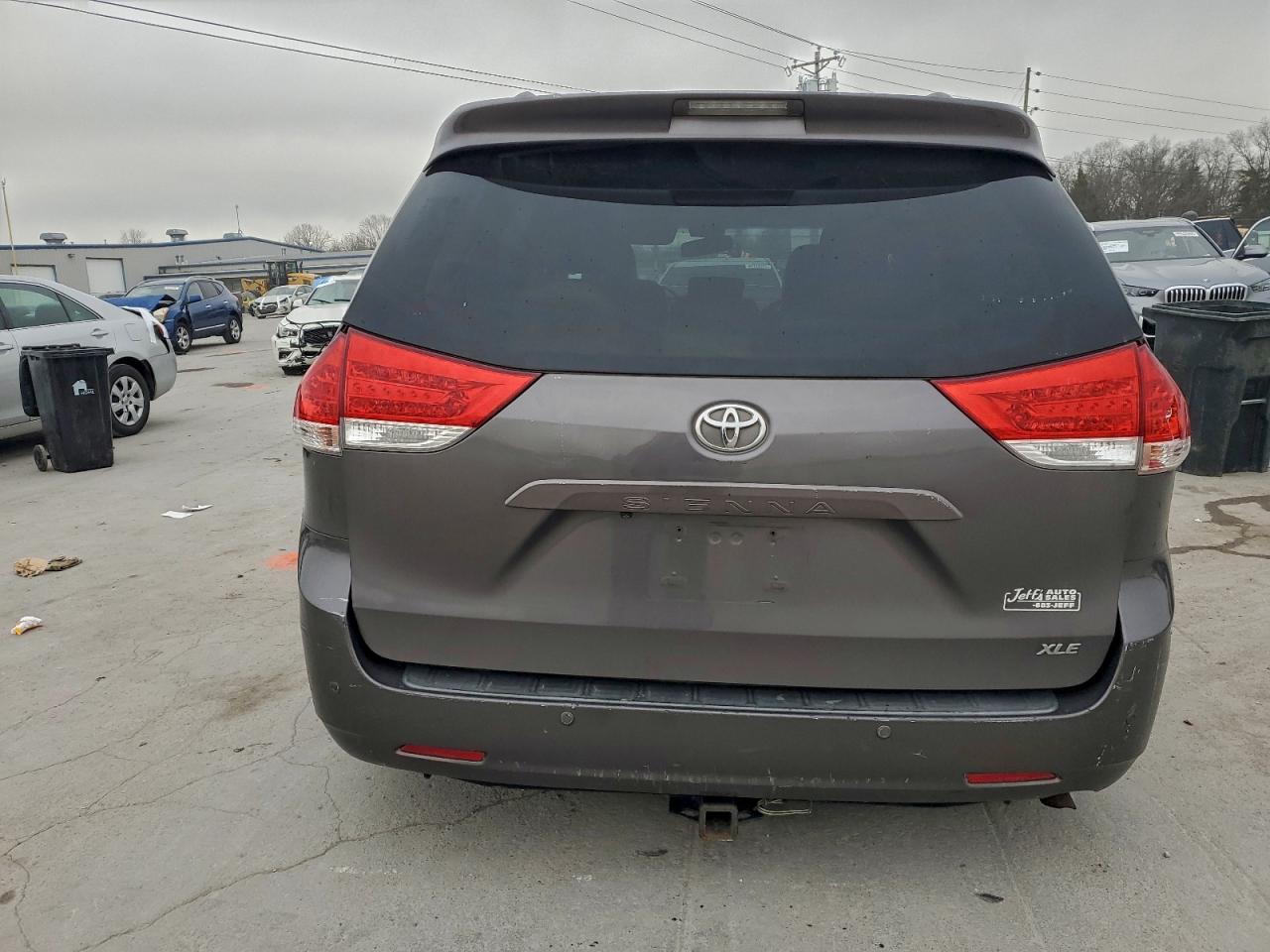 Toyota Sienna Xle Image 4