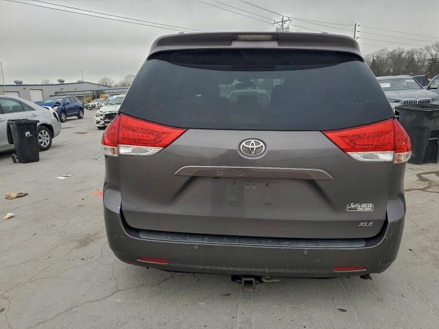 Toyota Sienna Xle Image 4