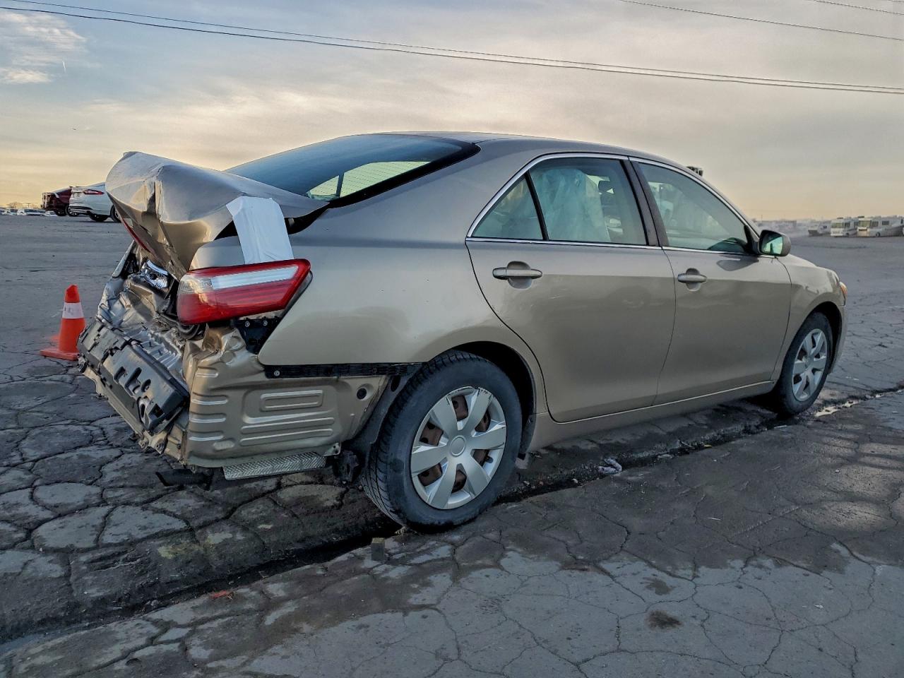 Toyota Camry Base Image 3