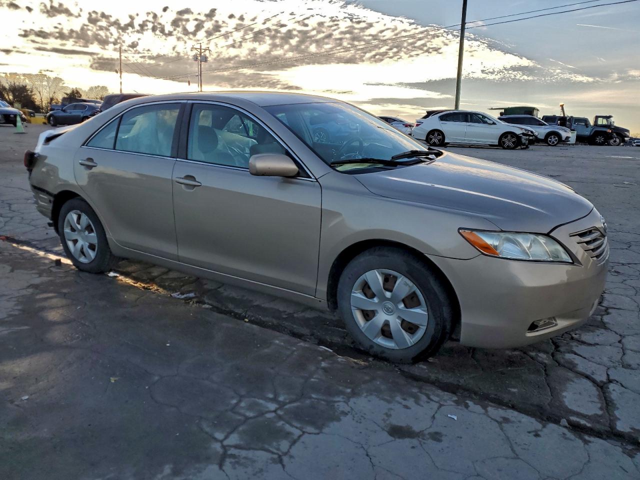 Toyota Camry Base Image 4