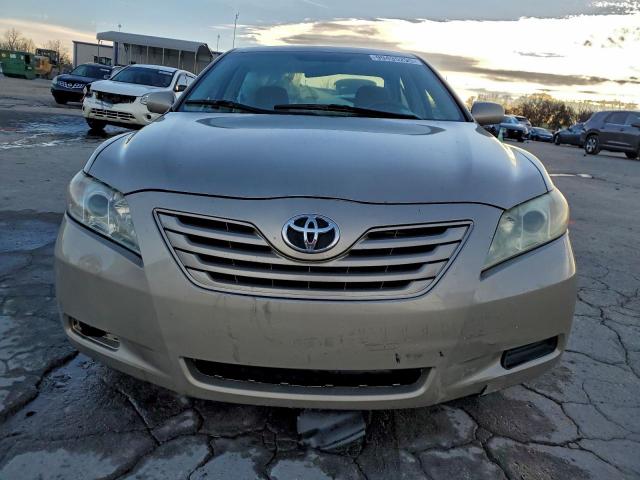 Toyota Camry Base Image 6