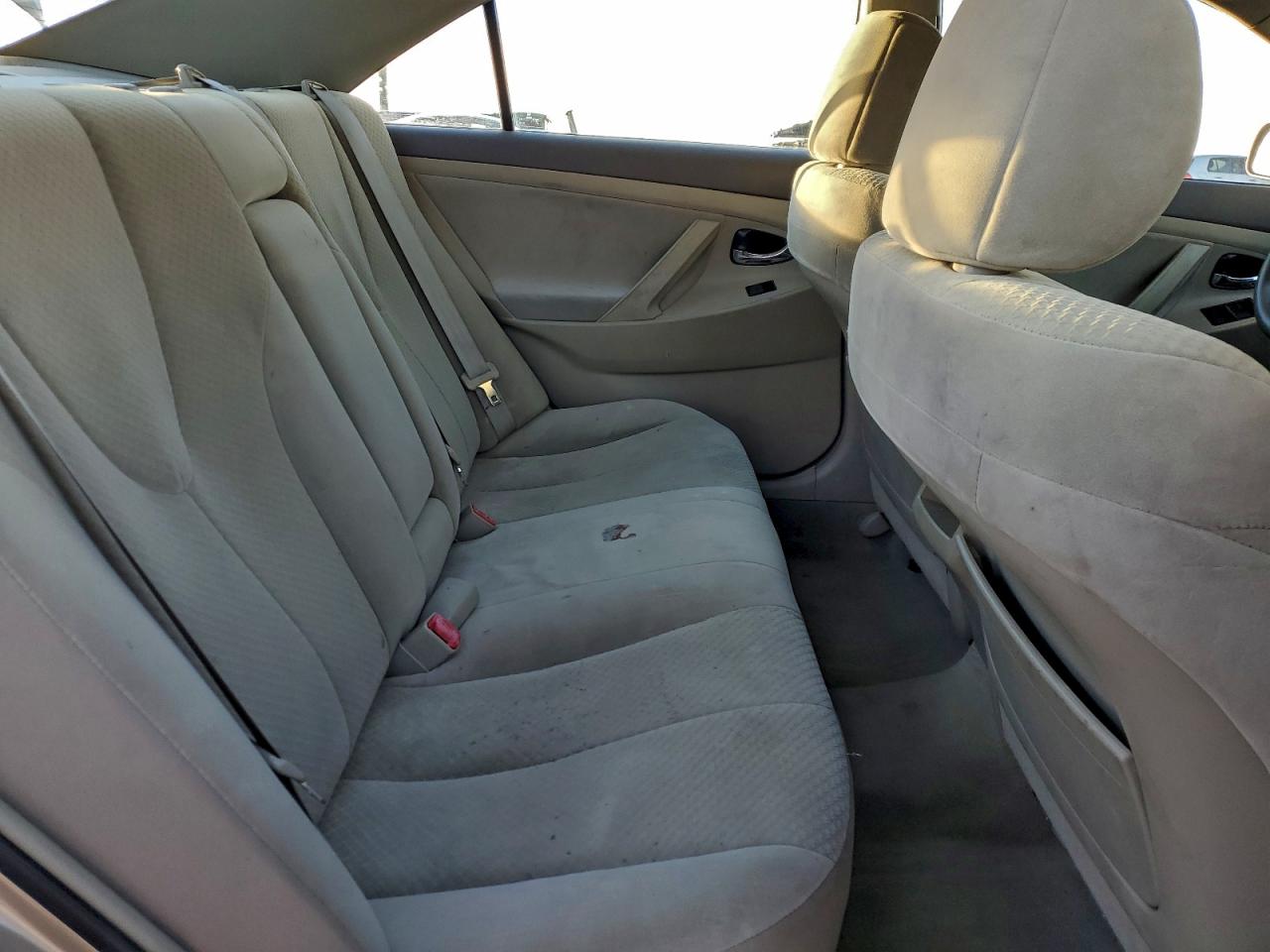 Toyota Camry Base Image 7