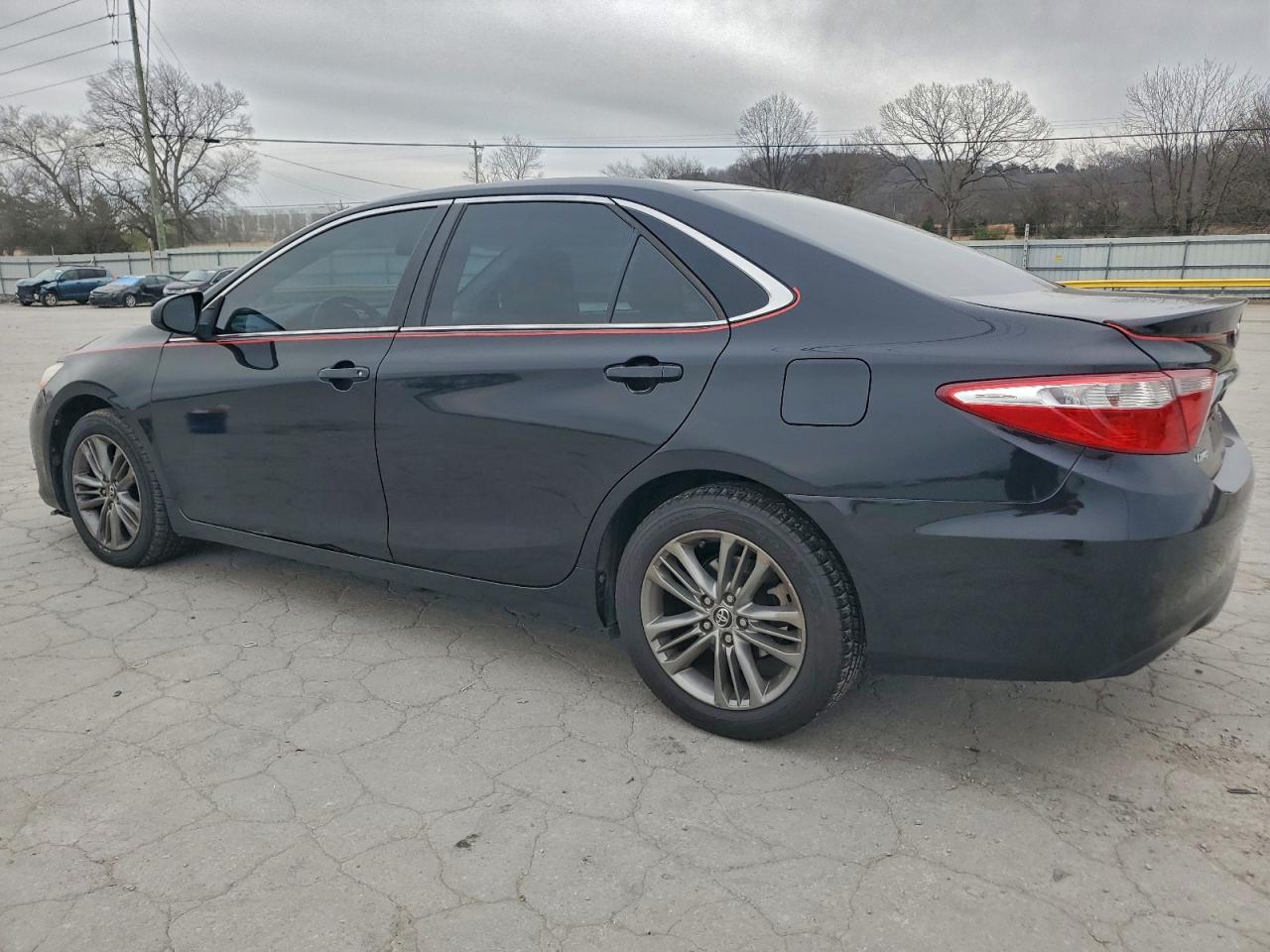 Toyota Camry Le Image 3