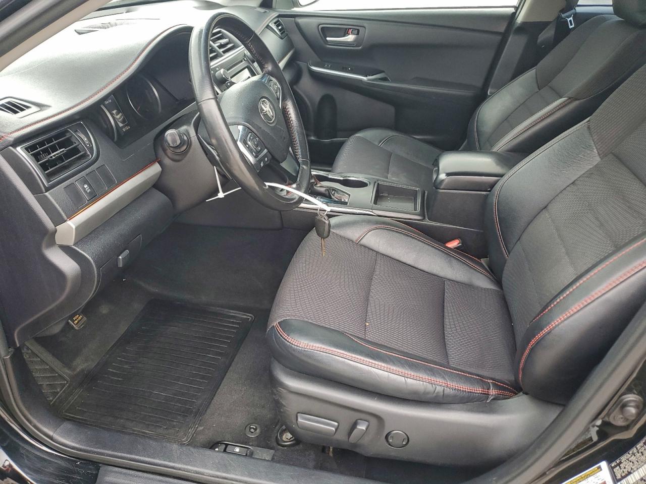 Toyota Camry Le Image 12