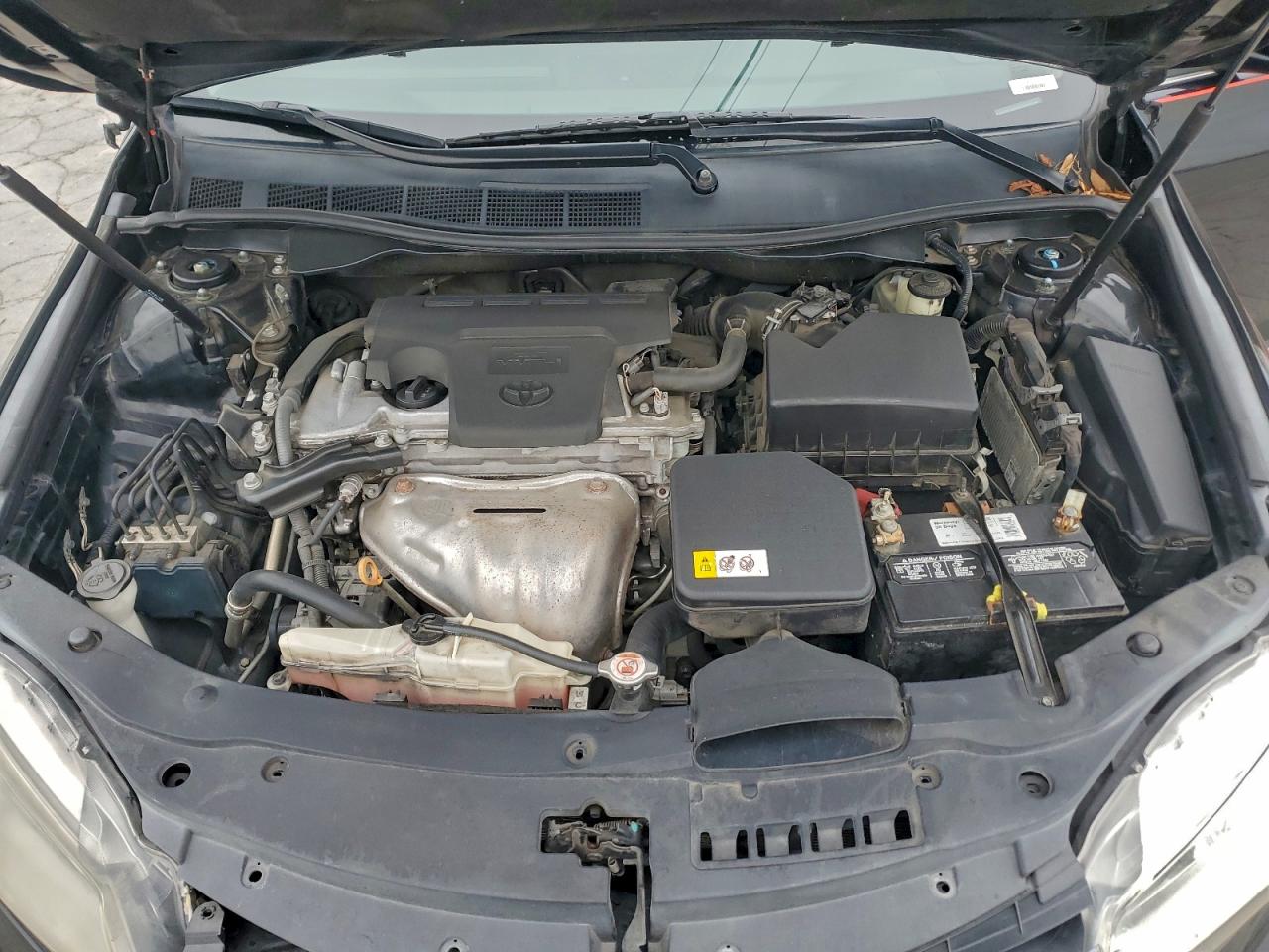 Toyota Camry Le Image 8