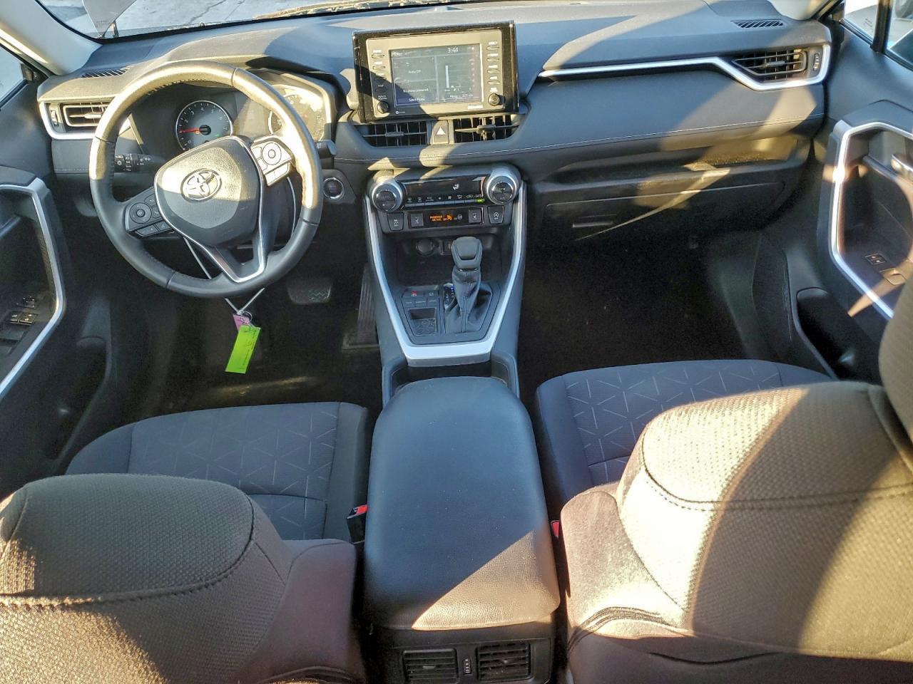 Toyota RAV4 Xle Image 12