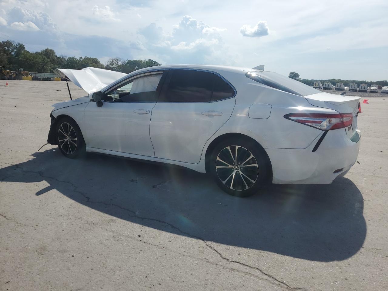 Toyota Camry Se Image 11