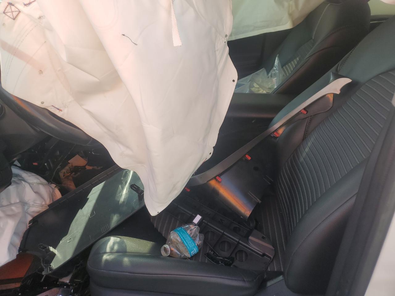 Toyota Camry Se Image 12