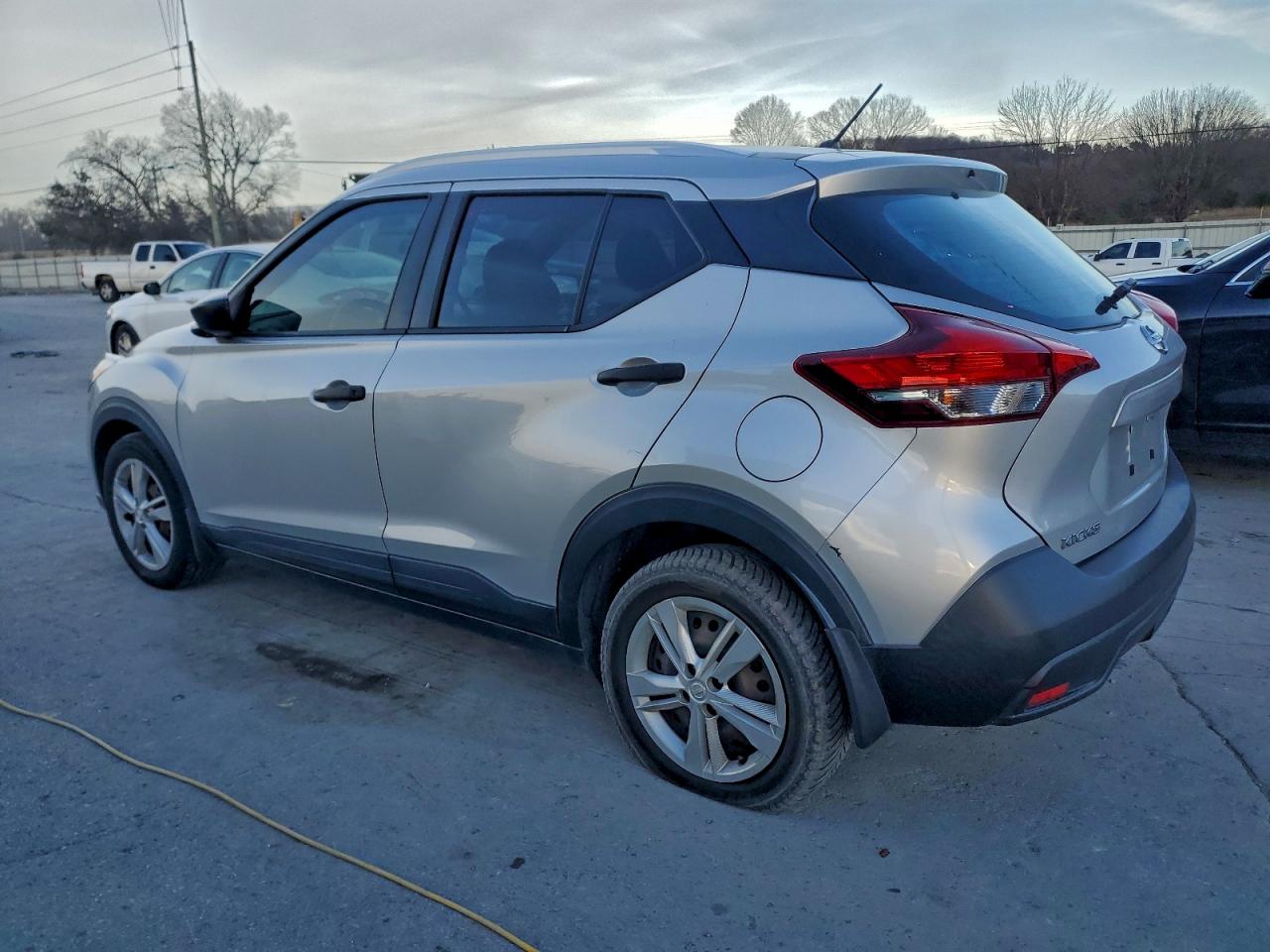 Nissan Kicks S Image 3