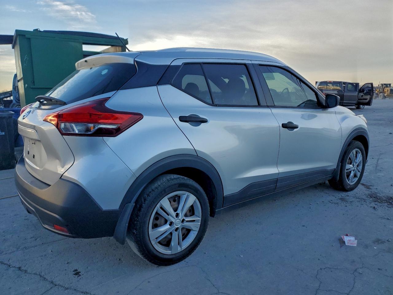 Nissan Kicks S Image 2