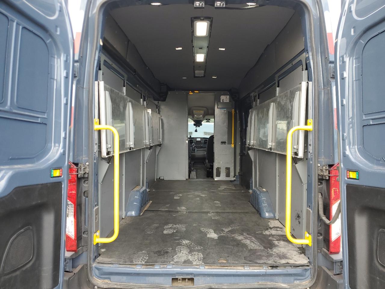 Ford Transit T-250 Image 7